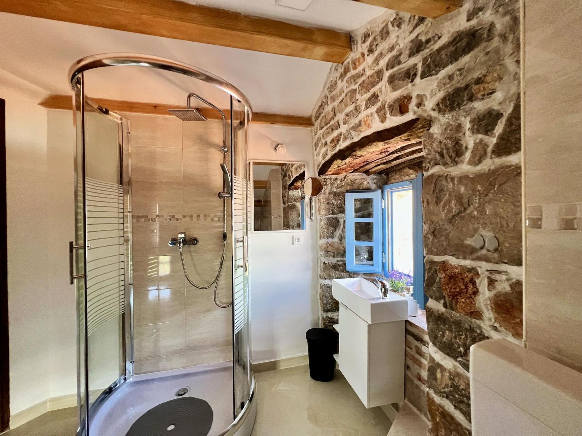 Tona Villa