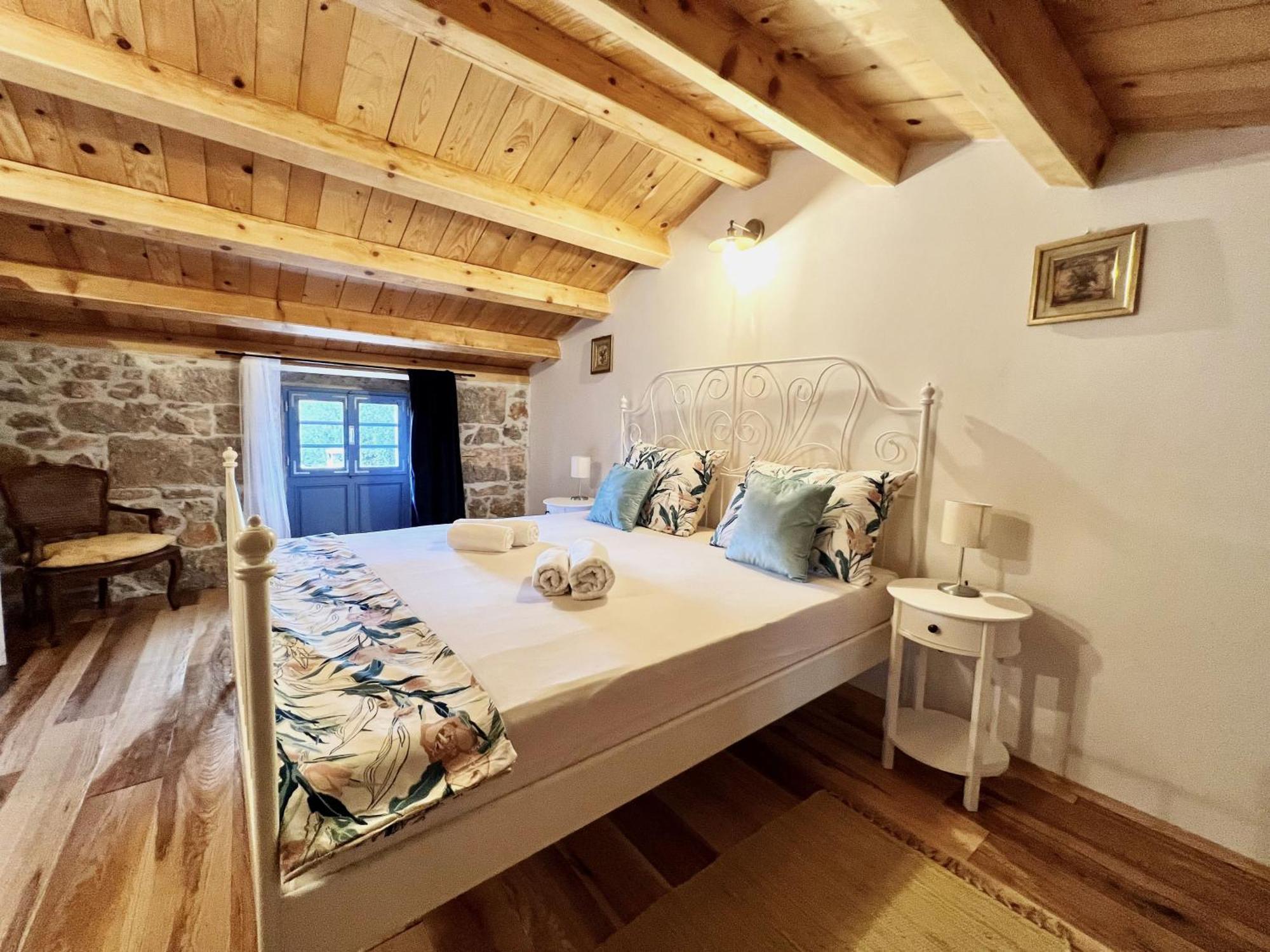 Tona Villa *
