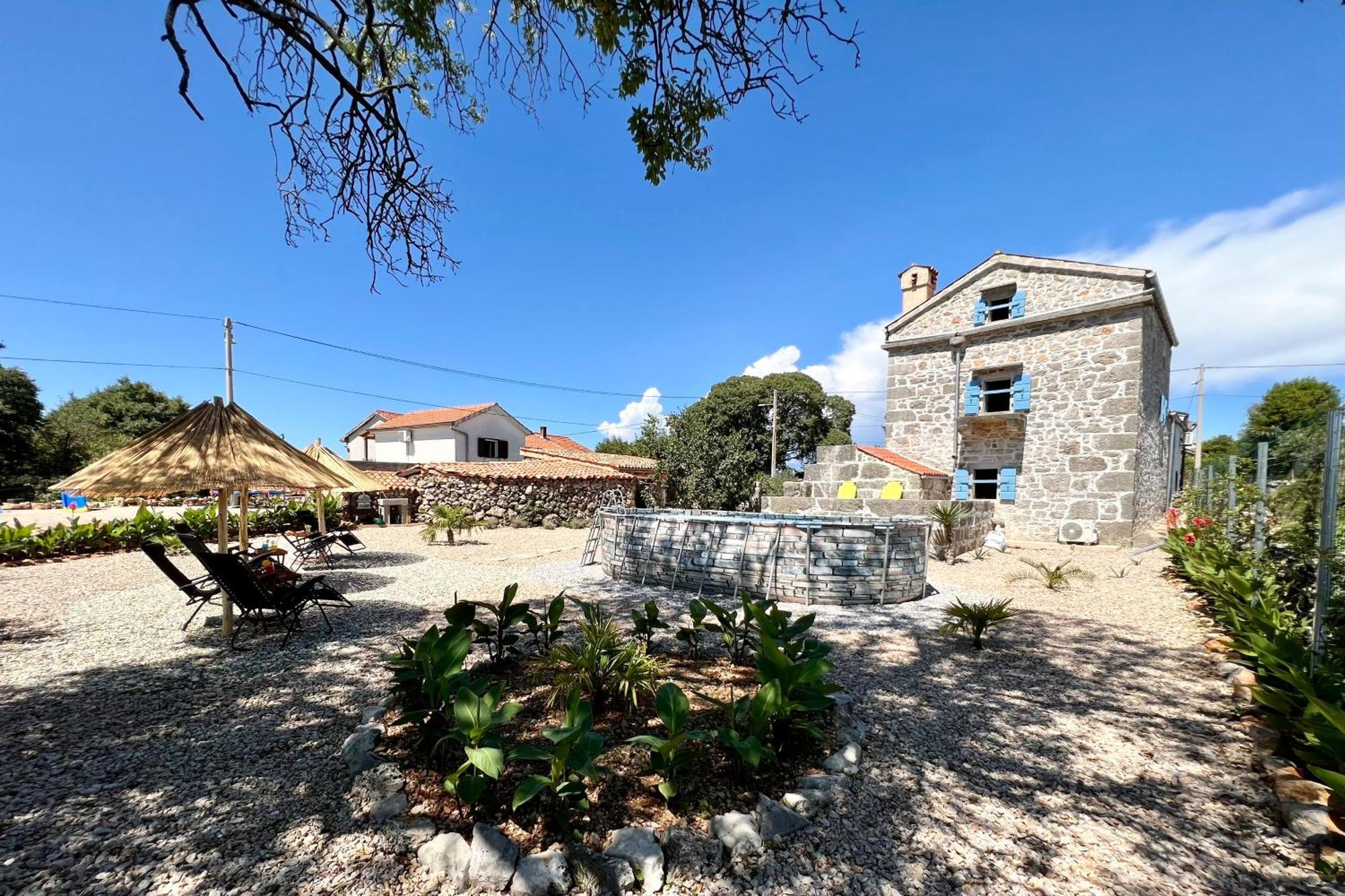 Tona Villa