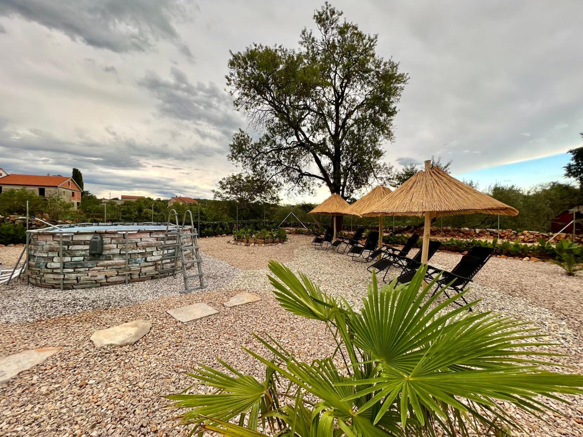 Tona Villa *