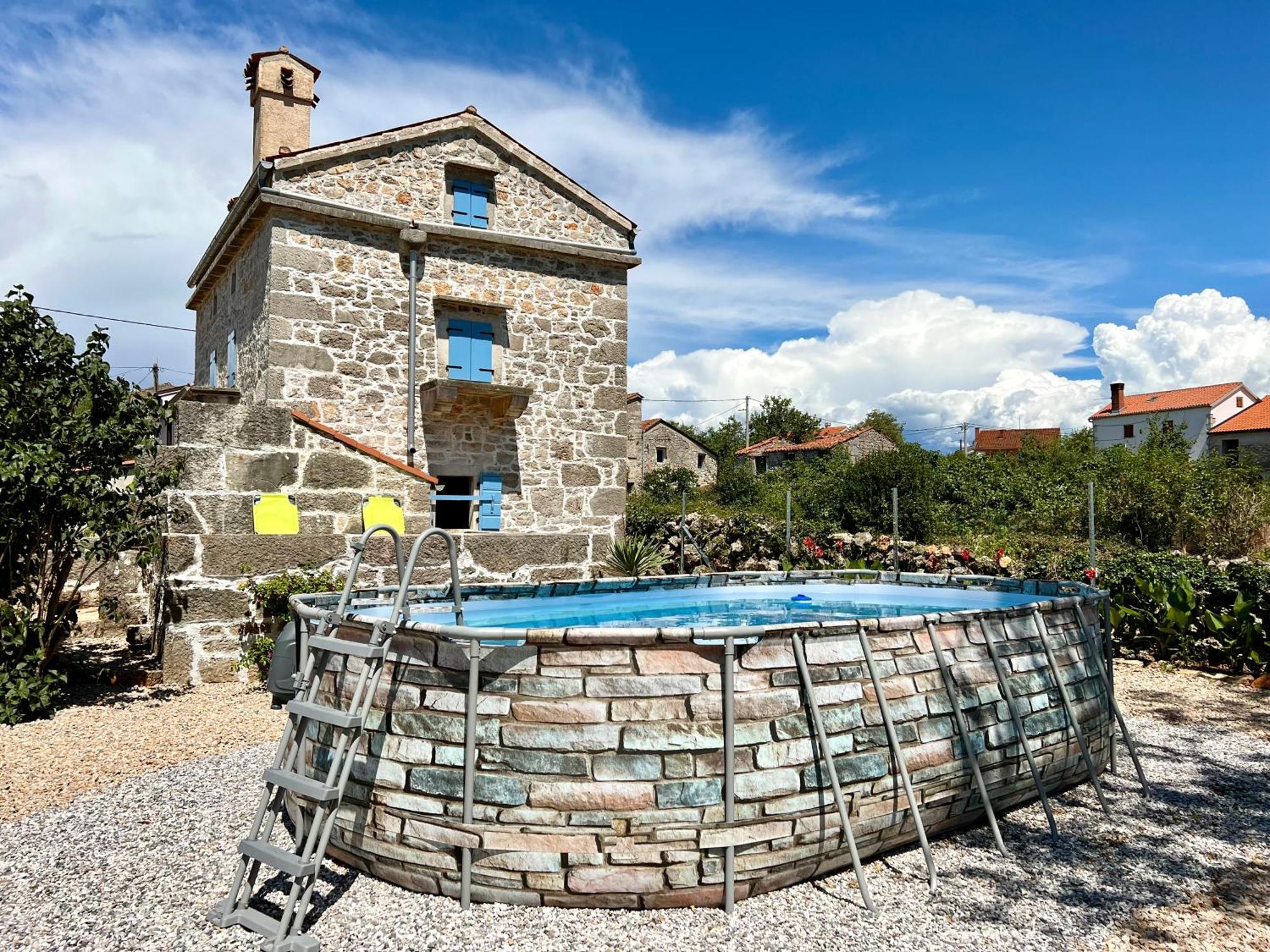 Tona Villa